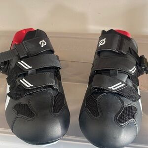 Peloton shoes size 39- worn a couple times - had to get a bigger size .